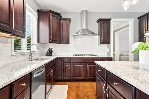 Kitchen - 16418 S Mueller Cir, Plainfield, IL 60586 photo 2 of 6