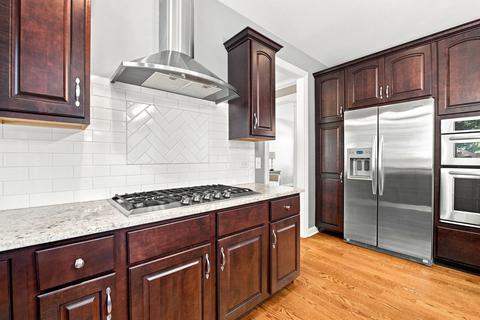 Kitchen - 16418 S Mueller Cir, Plainfield, IL 60586 photo 4 of 6