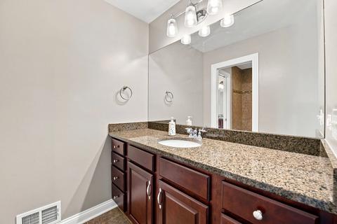 Bath - 16418 S Mueller Cir, Plainfield, IL 60586 photo 5 of 6
