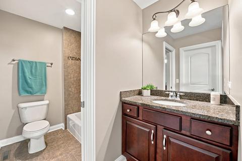 Bath - 16418 S Mueller Cir, Plainfield, IL 60586 photo 4 of 6