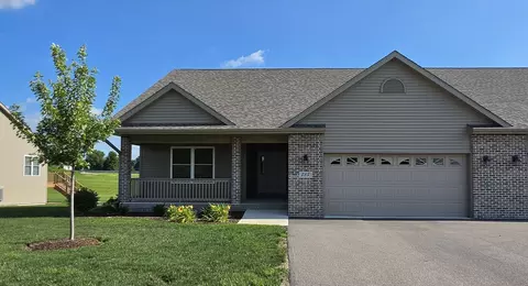 735 Yingling Dr, Dixon, IL 61021