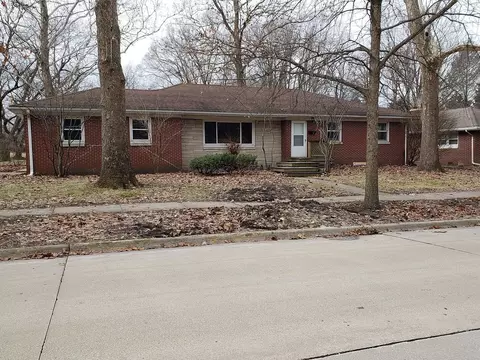 405 E Mumford Dr, Urbana, IL 61801