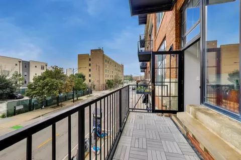 Exterior - 70 E 18th St #2D, Chicago, IL 60616 photo 2 of 3