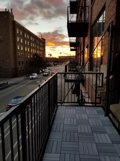 Exterior - 70 E 18th St #2D, Chicago, IL 60616 photo 1 of 3