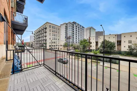 Exterior - 70 E 18th St #2D, Chicago, IL 60616 photo 3 of 3