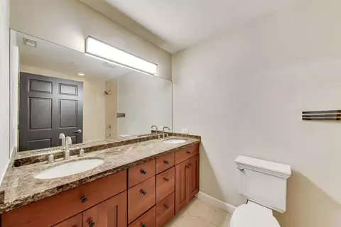 Bath - 70 E 18th St #2D, Chicago, IL 60616 photo 1 of 3