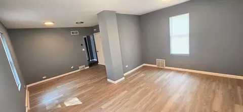 Living - 909 E Lake St, Aurora, IL 60506 photo 1 of 4