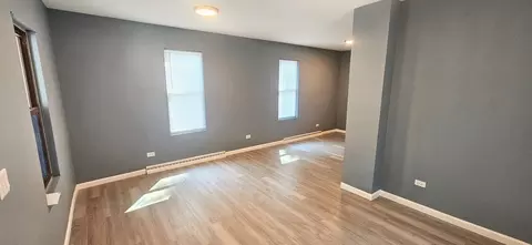 Living - 909 E Lake St, Aurora, IL 60506 photo 2 of 4