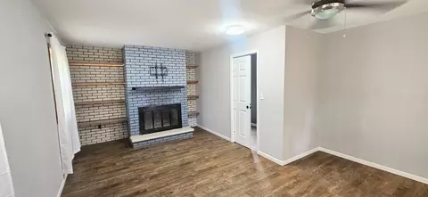 Living - 909 E Lake St, Aurora, IL 60506 photo 3 of 4