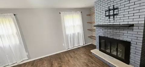 Living - 909 E Lake St, Aurora, IL 60506 photo 4 of 4