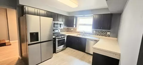 Kitchen - 909 E Lake St, Aurora, IL 60506 photo 1 of 1
