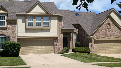 233 Lorraine Cir, Bloomingdale, IL 60108