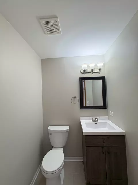 Bath - 655 Chestnut Rdg, Minooka, IL 60447 photo 1 of 2