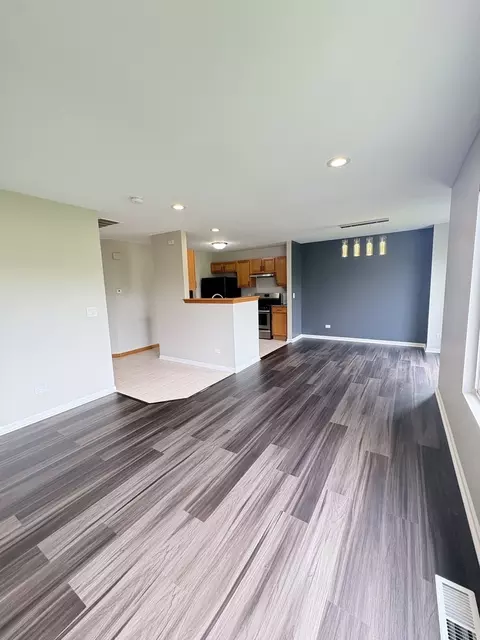 Living - 655 Chestnut Rdg, Minooka, IL 60447 photo 1 of 3