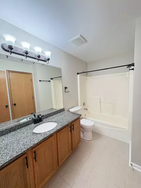 Bath - 655 Chestnut Rdg, Minooka, IL 60447 photo 2 of 2