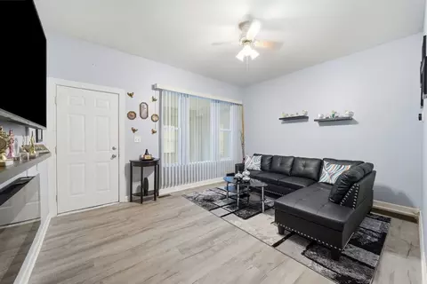 8632 S Sangamon St, Chicago, IL 60620 photo 3