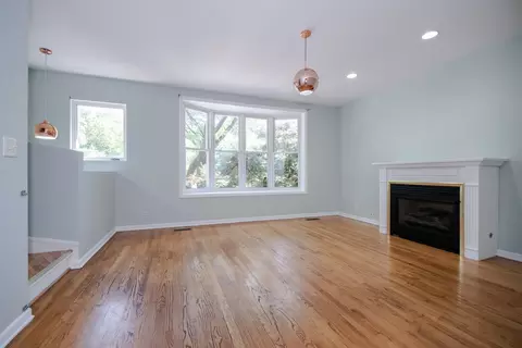 Living - 710 E 51st St #710, Chicago, IL 60615 photo 1 of 3