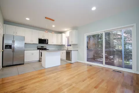Living - 710 E 51st St #710, Chicago, IL 60615 photo 3 of 3