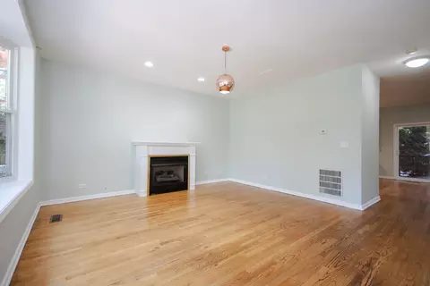 Living - 710 E 51st St #710, Chicago, IL 60615 photo 2 of 3