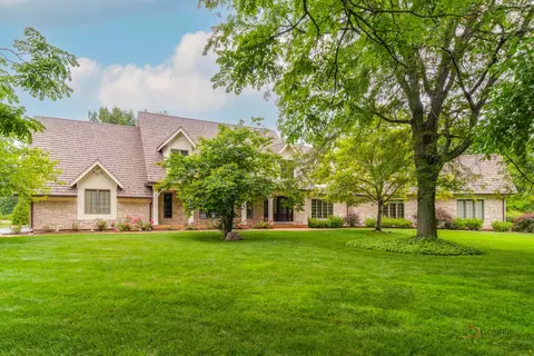 222 W Old Mill Rd, Lake Forest, IL 60045