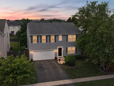 1196 Port Royal Rd, Pingree Grove, IL 60140