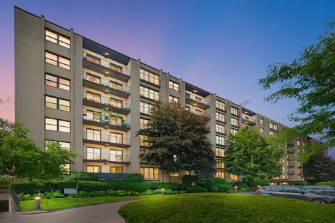 4601 W Touhy Ave #408, Lincolnwood, IL 60712