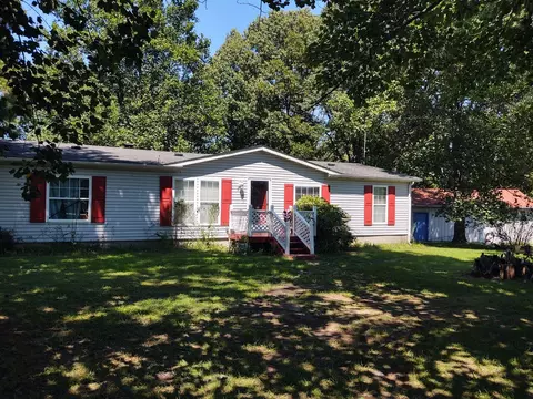 200 Caraway Ln, Goreville, IL 62939