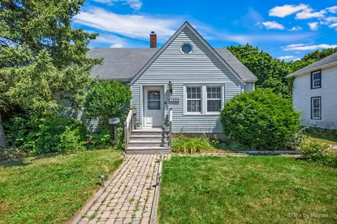 325 Putnam Ave, Woodstock, IL 60098