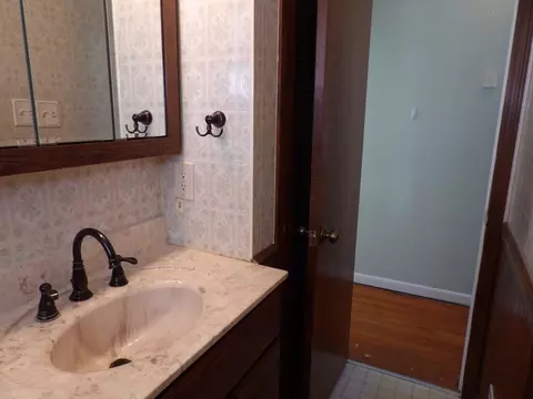Bath - 7215 Beech Ave, Hammond, IN 46324 photo 2 of 2