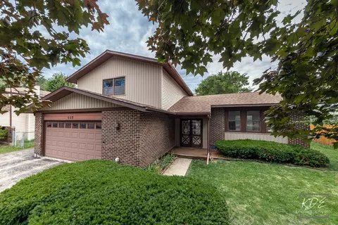 446 Galahad Rd, Bolingbrook, IL 60440