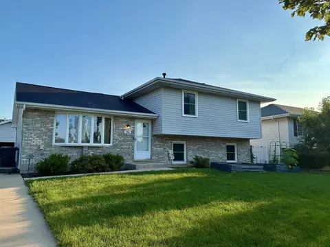 7001 Grantham Dr, Joliet, IL 60431
