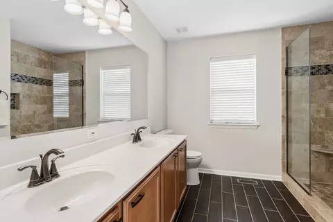 Bath - 2759 Hillsboro Blvd, Aurora, IL 60503 photo 2 of 4