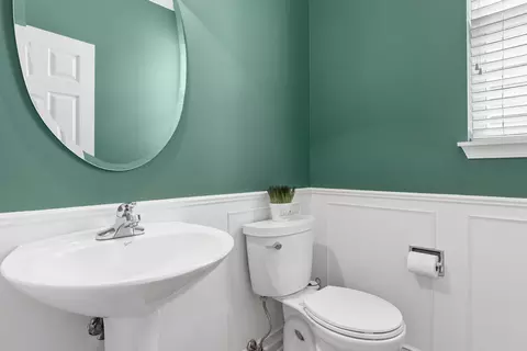 Bath - 2759 Hillsboro Blvd, Aurora, IL 60503 photo 1 of 4