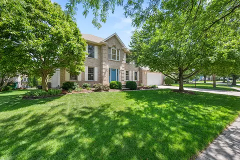 1239 Yorkshire Dr S, Sycamore, IL 60178