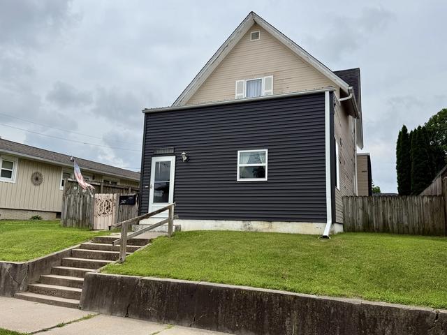 247 23rd Ave N, Clinton, IA 52732
