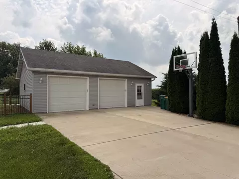 310 S 2nd St, Standard, IL 61363 photo 3