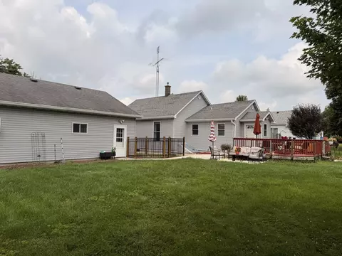 310 S 2nd St, Standard, IL 61363 photo 4