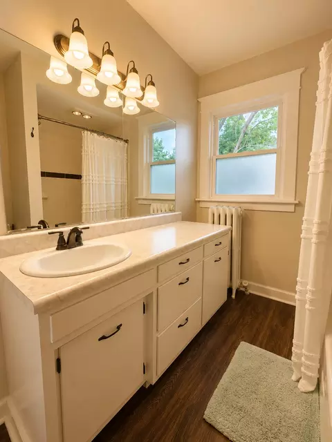 Bath - 308 E Washington St, Ashkum, IL 60911 photo 3 of 5