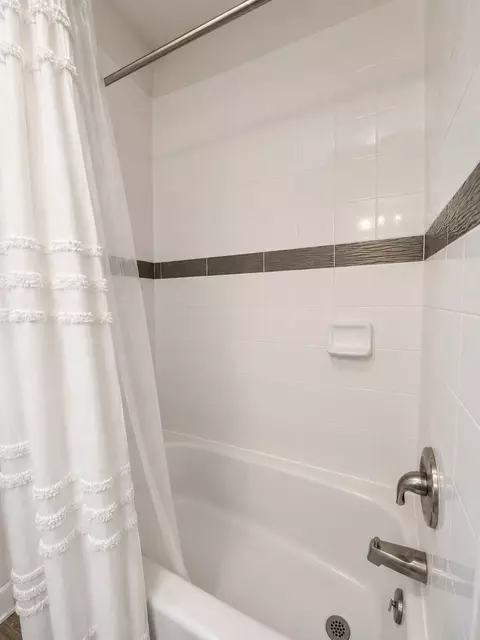 Bath - 308 E Washington St, Ashkum, IL 60911 photo 4 of 5