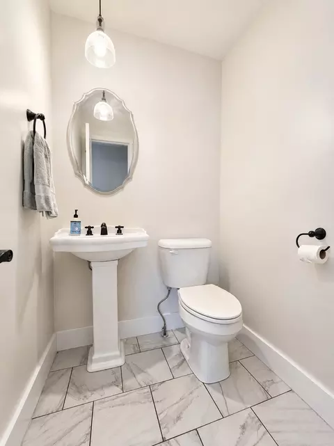 Bath - 308 E Washington St, Ashkum, IL 60911 photo 1 of 5