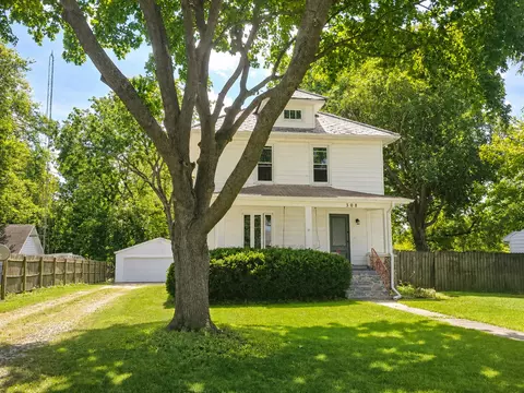 Exterior - 308 E Washington St, Ashkum, IL 60911 photo 4 of 11