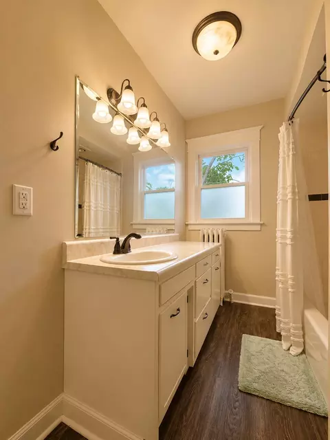 Bath - 308 E Washington St, Ashkum, IL 60911 photo 2 of 5