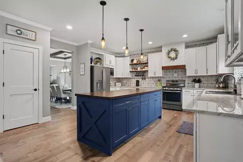 Kitchen - 2989 Wagon Rd, Elgin, IL 60124 photo 1 of 1