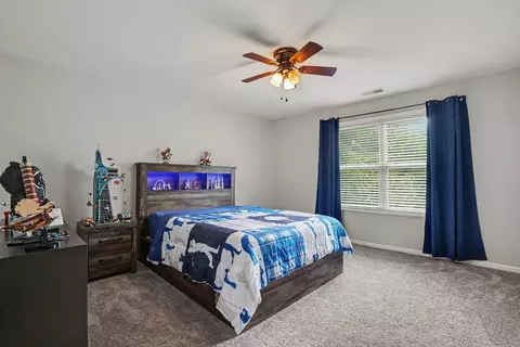 Bedroom - 2989 Wagon Rd, Elgin, IL 60124 photo 2 of 2