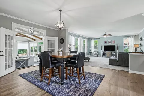 Dining - 2989 Wagon Rd, Elgin, IL 60124 photo 1 of 2