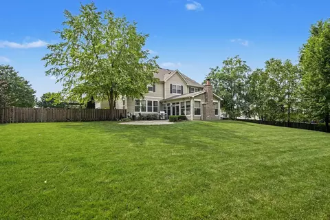 Exterior - 2989 Wagon Rd, Elgin, IL 60124 photo 2 of 3