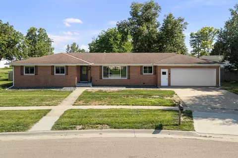 205 11th Ave, Dewitt, IA 52742