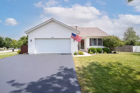 1221 Glen Mor Dr, Shorewood, IL 60404