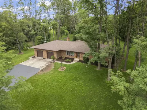 7 Timbercreek Dr, Yorkville, IL 60560