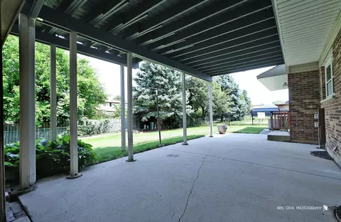 Exterior - 1000 E Ardyce Ln, Mount Prospect, IL 60056 photo 4 of 6